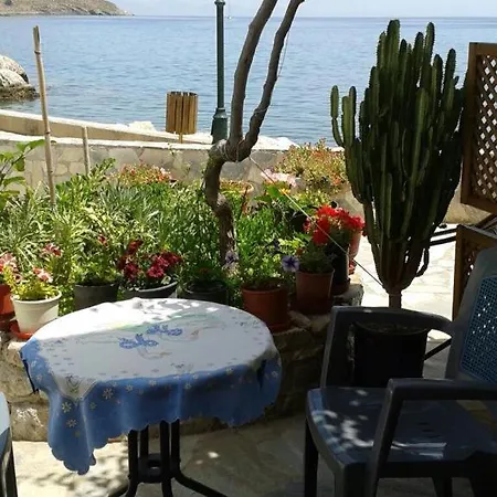 Spiros * Livadia (Tilos)